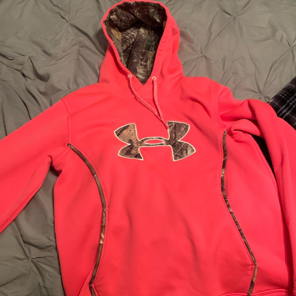 Under Armour x Realtree hooded sweatshirt barely worn!